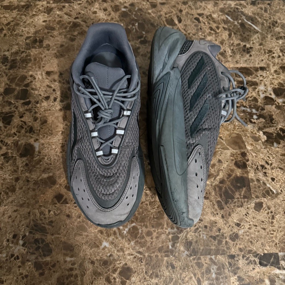 Adidas Original Ozelia Size 8.5 Men's Gray Athletic Shoes
